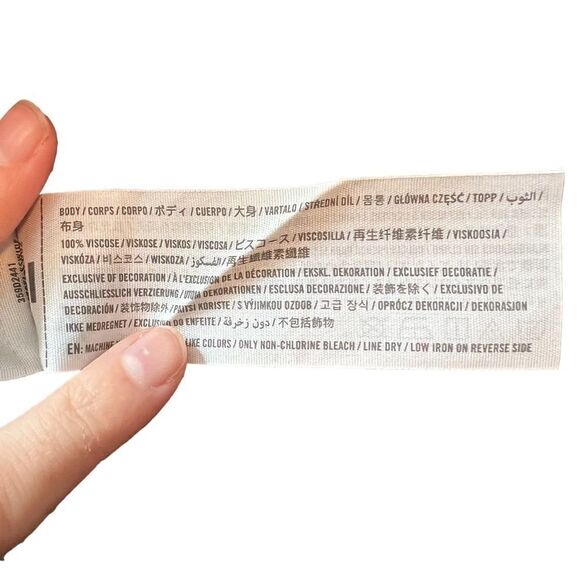 Hollister floral pattern faux‎ wrap dress. Size medium - Picture 4 of 13